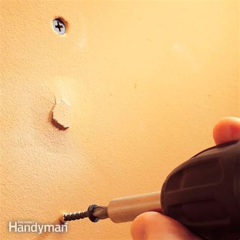 How to Repair Nail Holes in Drywall: A Comprehensive Guide and the Curious Case of Wallpaper Patterns