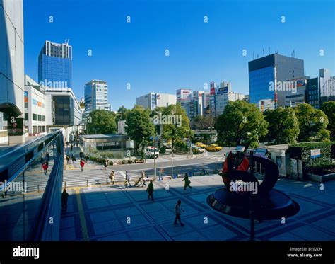 川崎駅 暇つぶし 駅前のカフェで宇宙の謎を考える